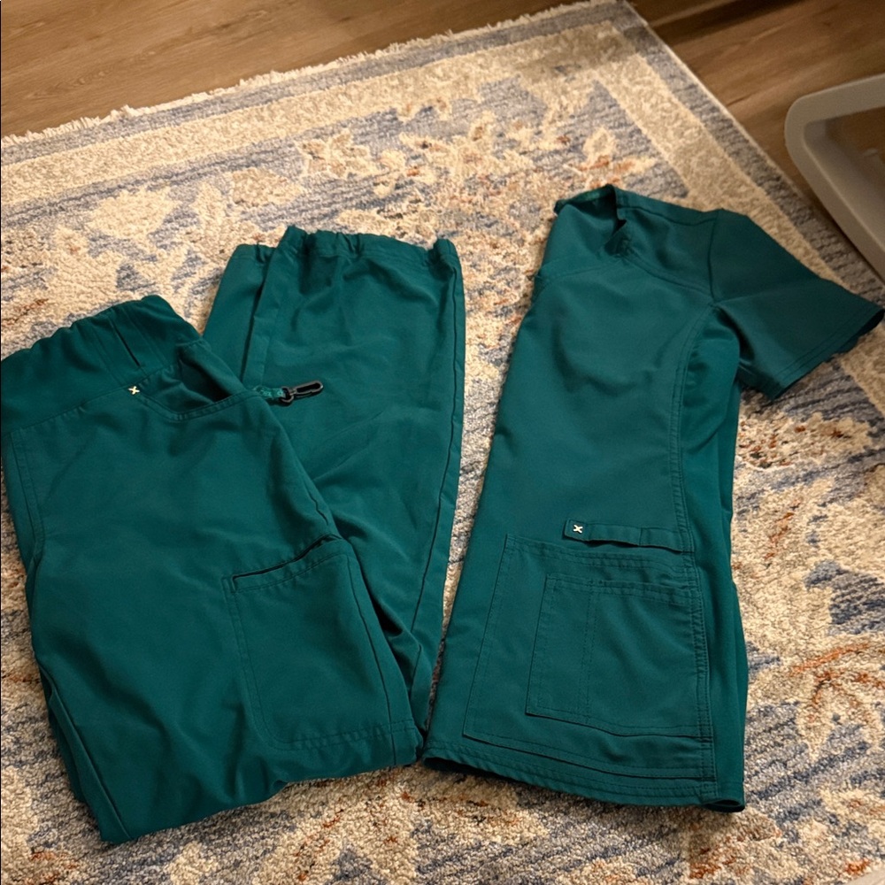 Cherokee iFlex Scrub set